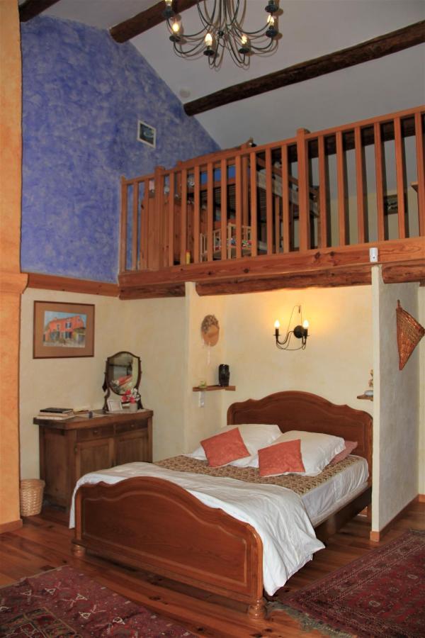 Le Mas De La Cigale Bleue, Caumont Sur Durance Exterior photo